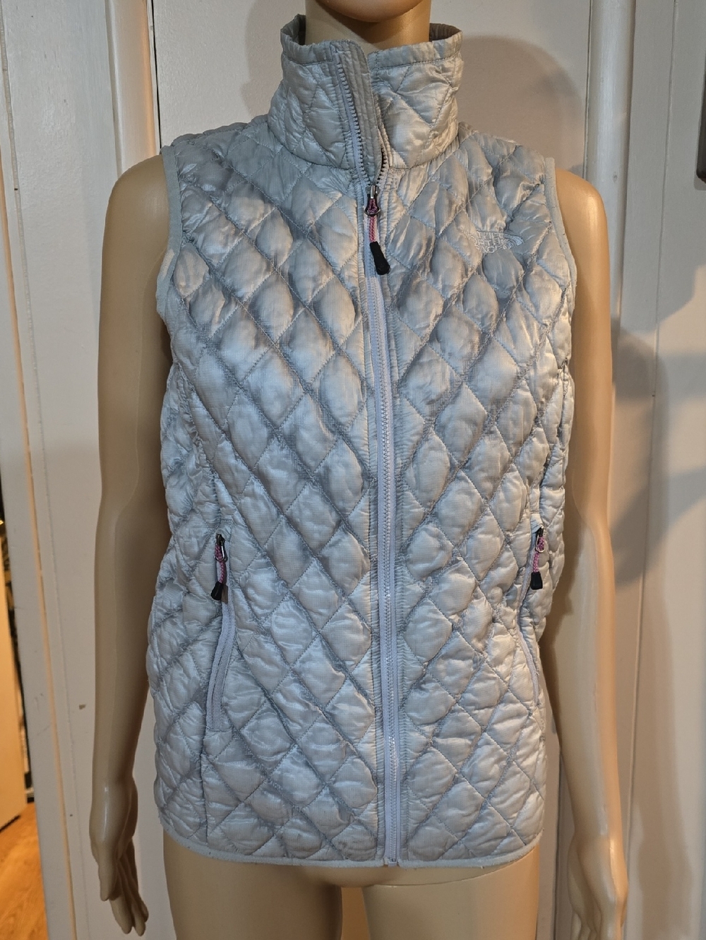 The North Face Silver/Light Gray Quilted Down-Style Sleeveless Vest